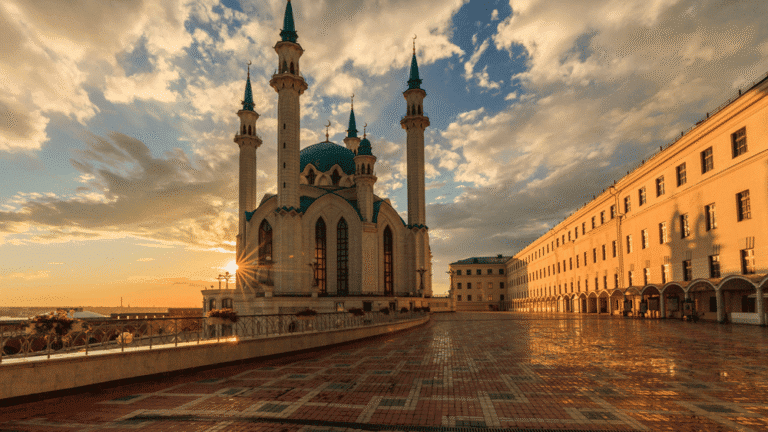 kul-sharif-mosque-in-kazan-kremlin-at-sunset-826963064-59a61fe6519de2001045eed5